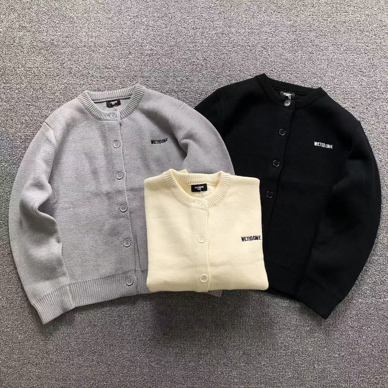 W - SWEATER
