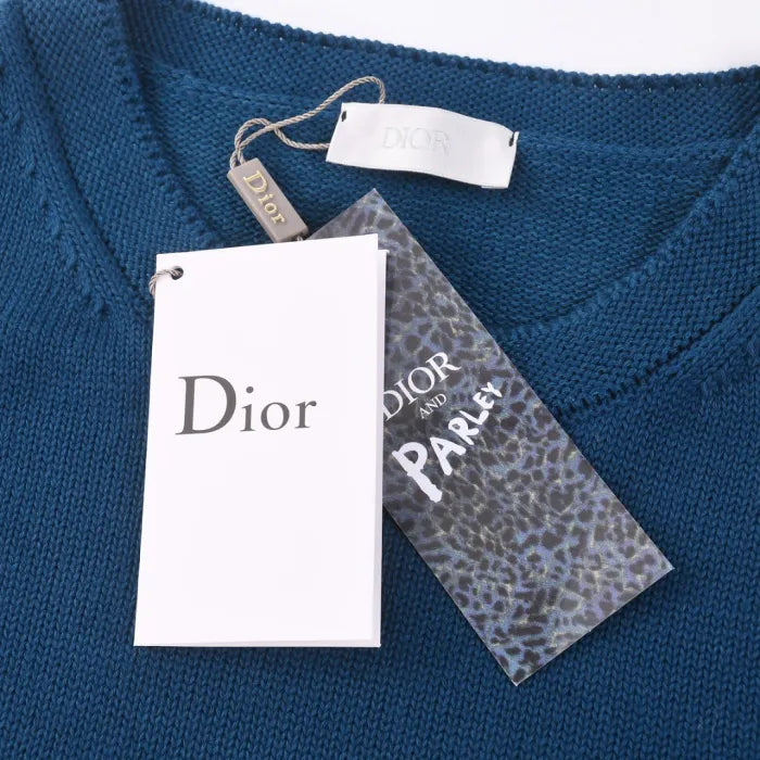 D - SWEATER