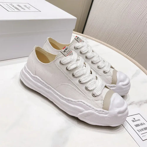 A - SNEAKERS