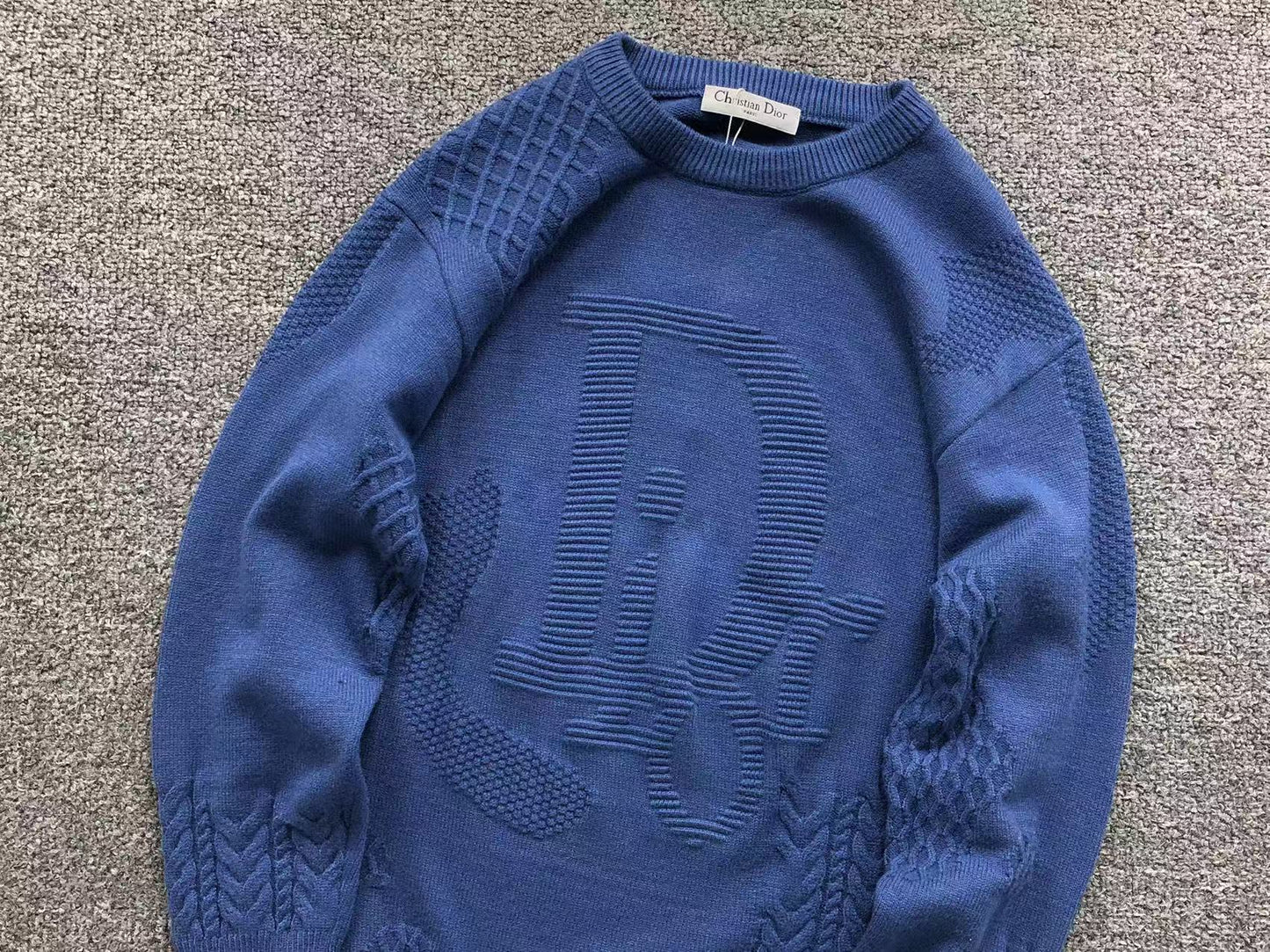 D - SWEATER