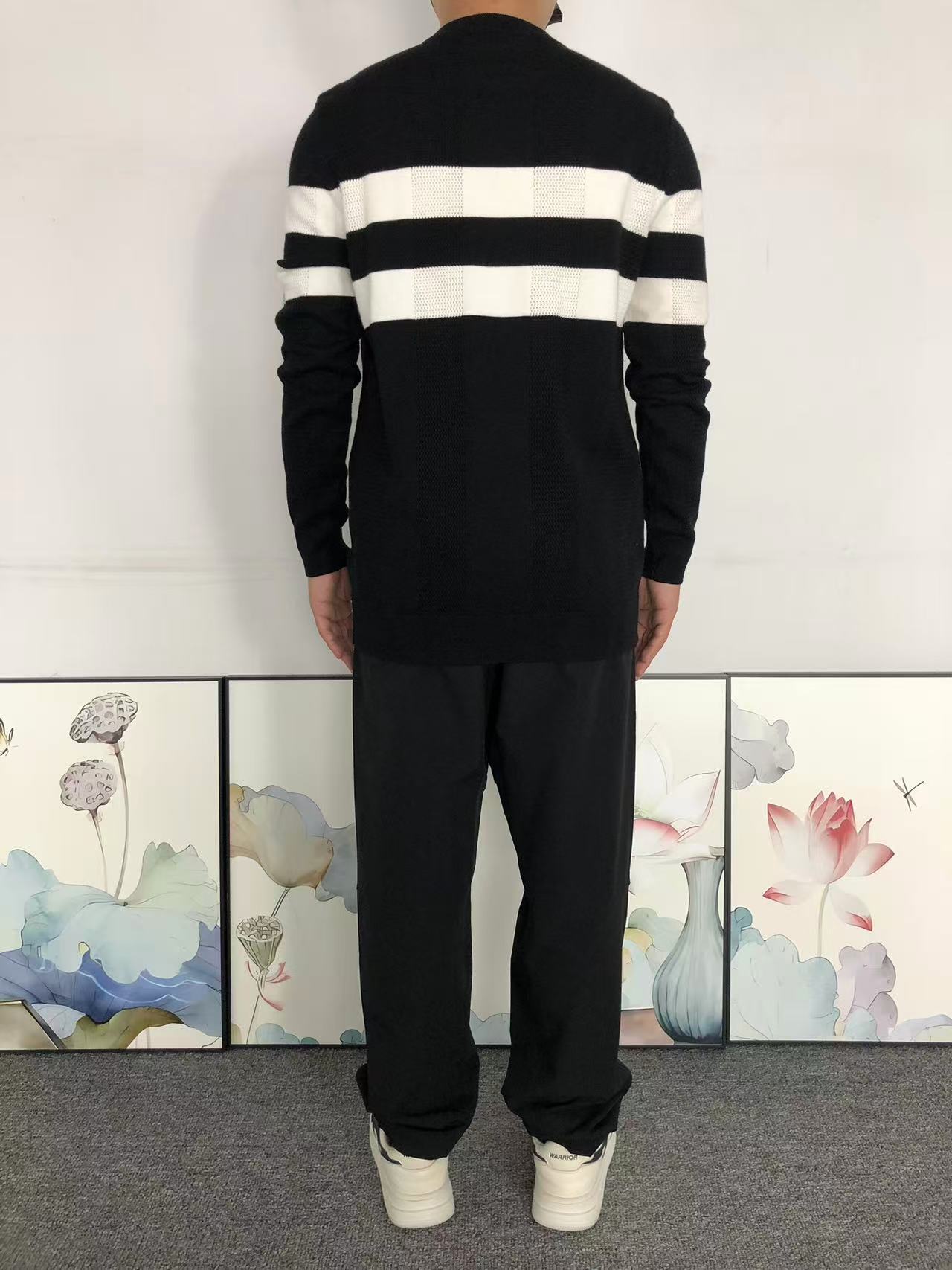 M - SWEATER