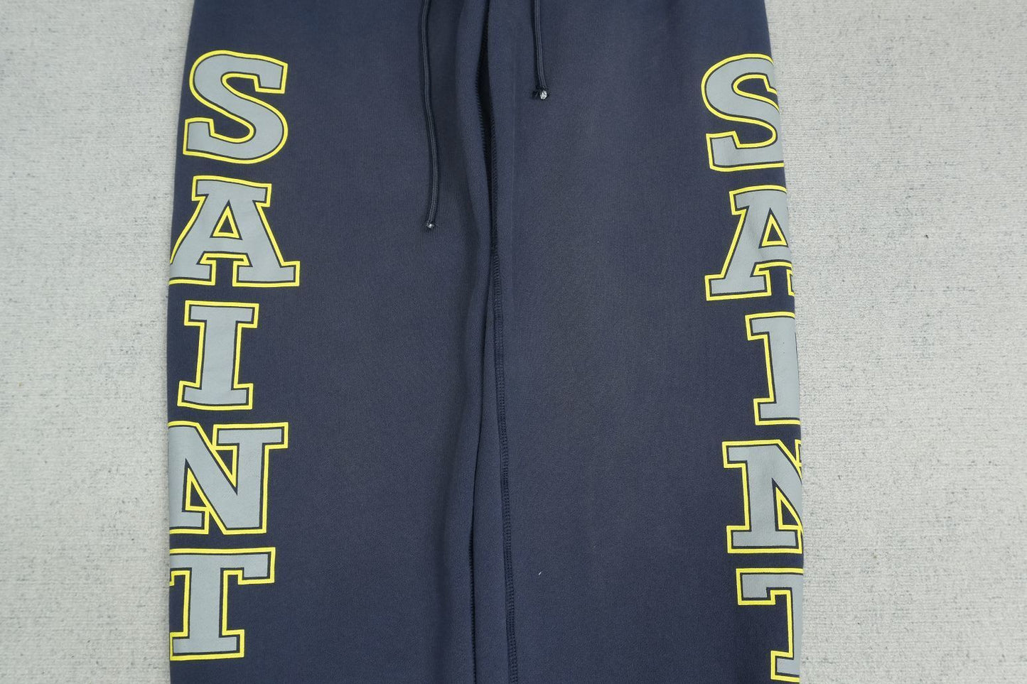 S - SWEATPANTS