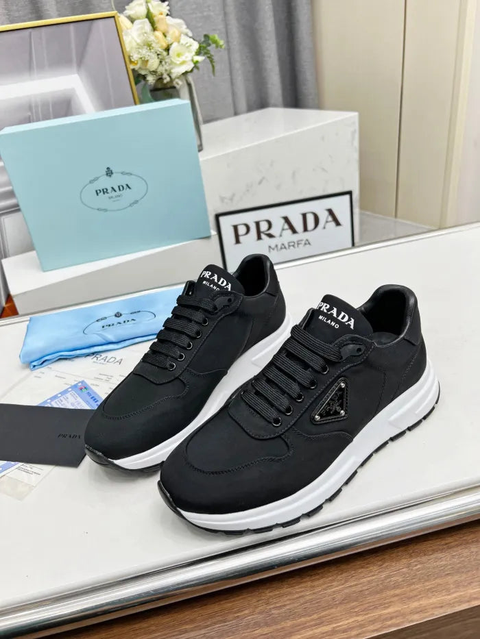 P - SNEAKERS