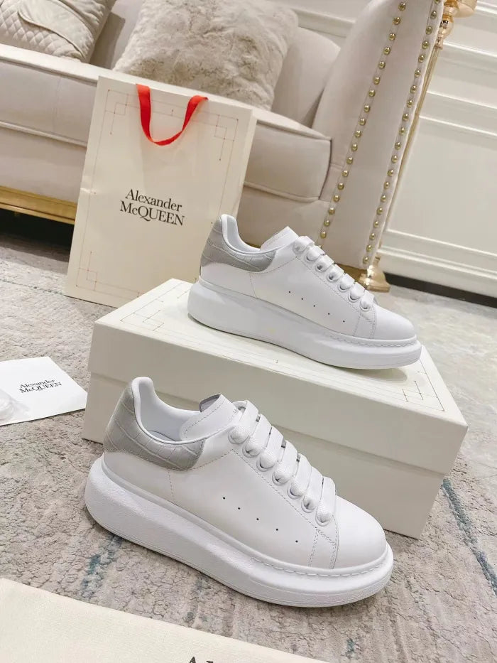 A - SNEAKERS