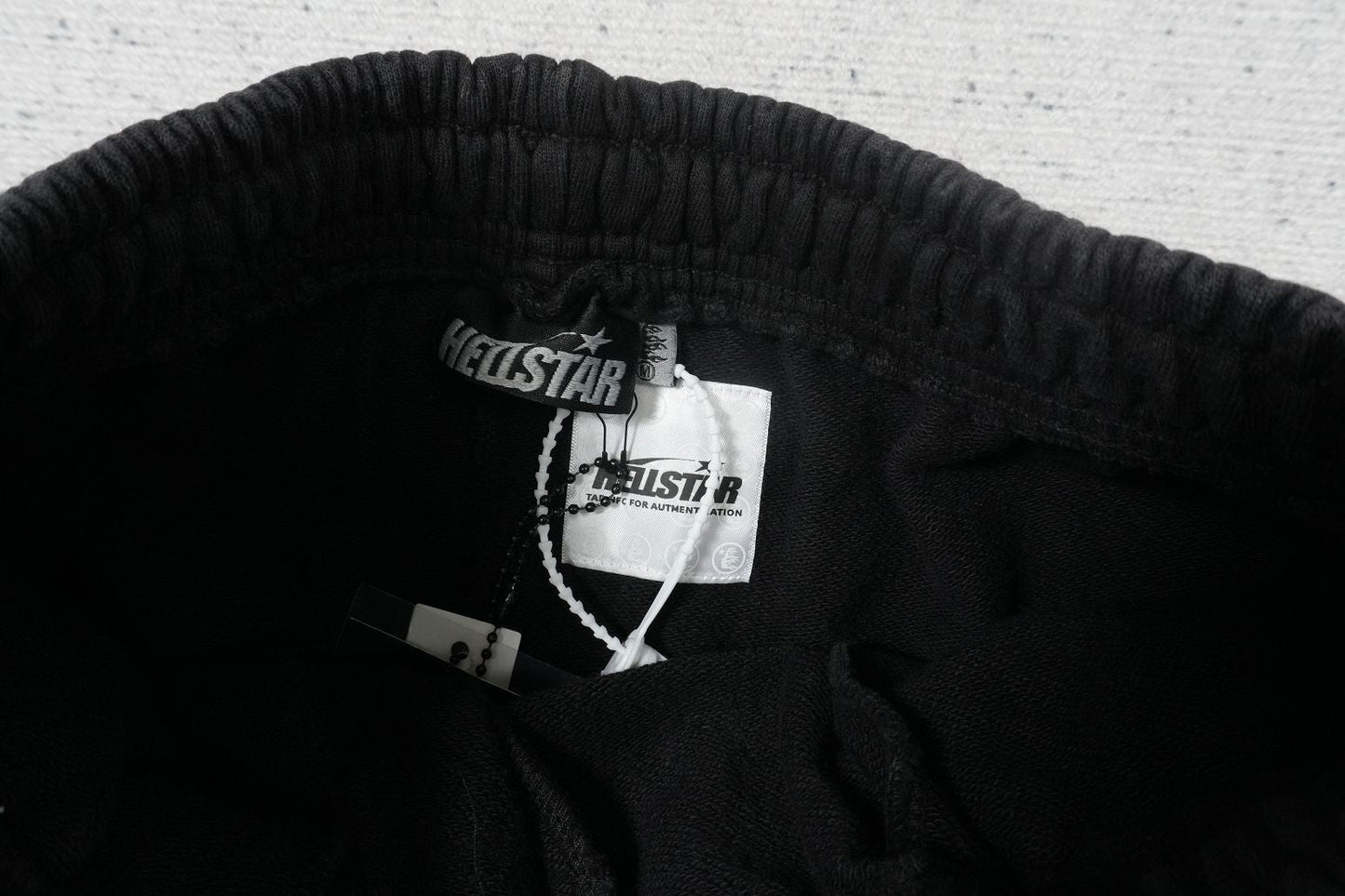 H - SWEATPANTS