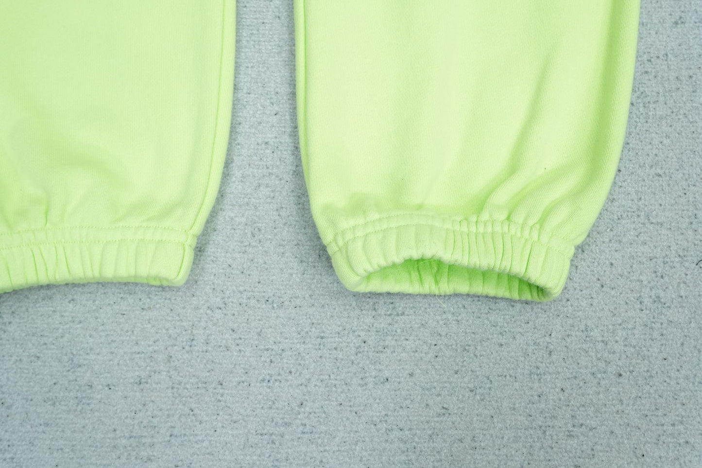 D - SWEATPANTS