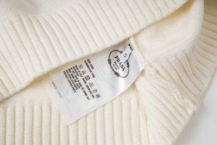 P - SWEATER
