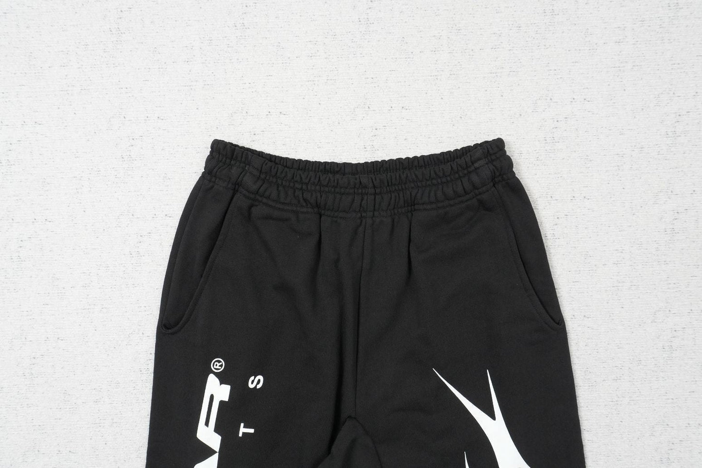H - SWEATPANTS