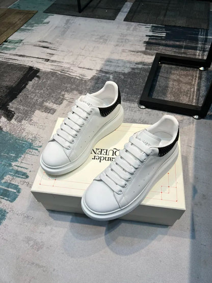 A - SNEAKERS