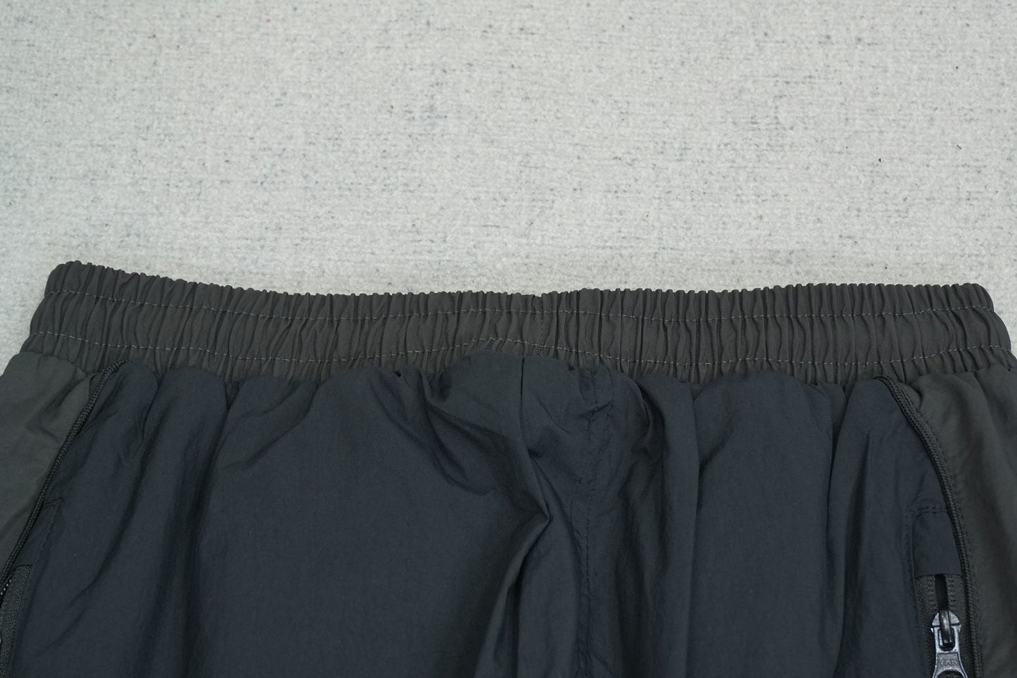 S - SWEATPANTS