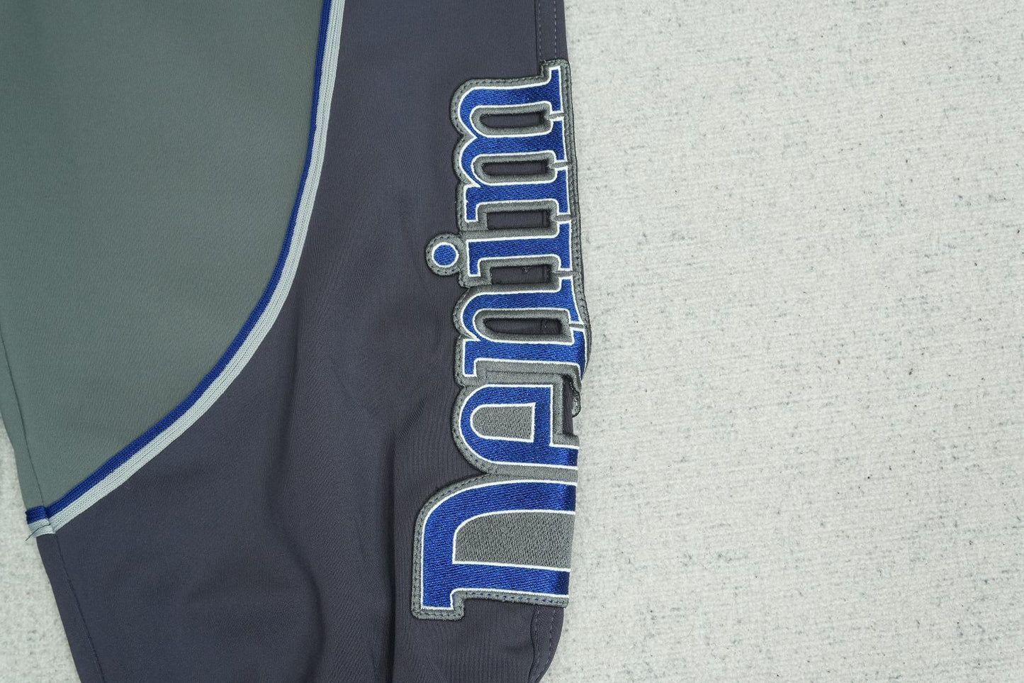 D - SWEATPANTS