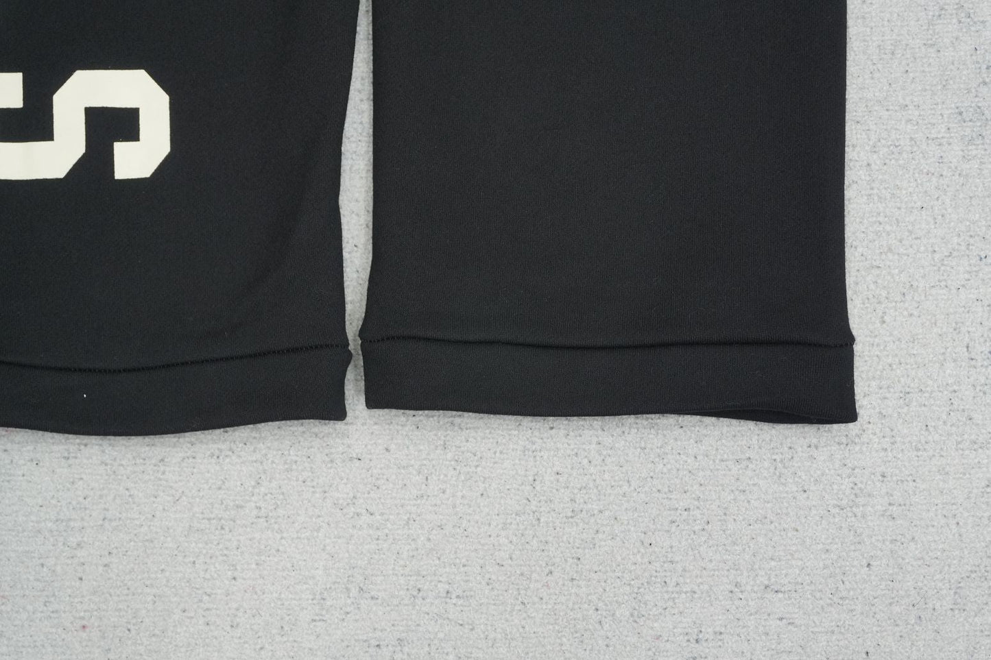 F - SWEATPANTS