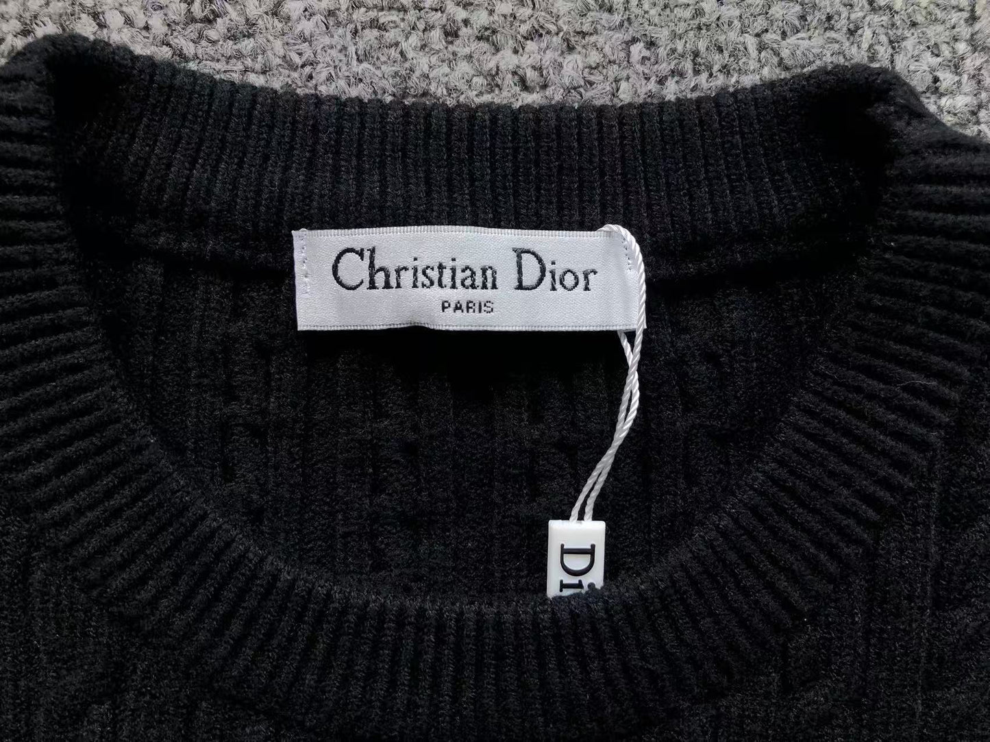 D - SWEATER