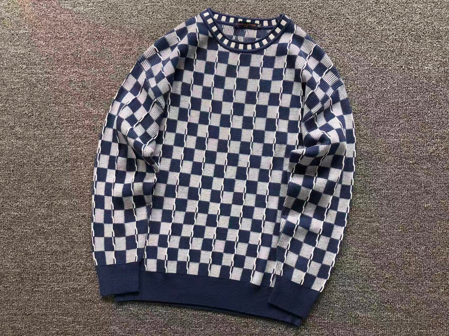 L - SWEATER