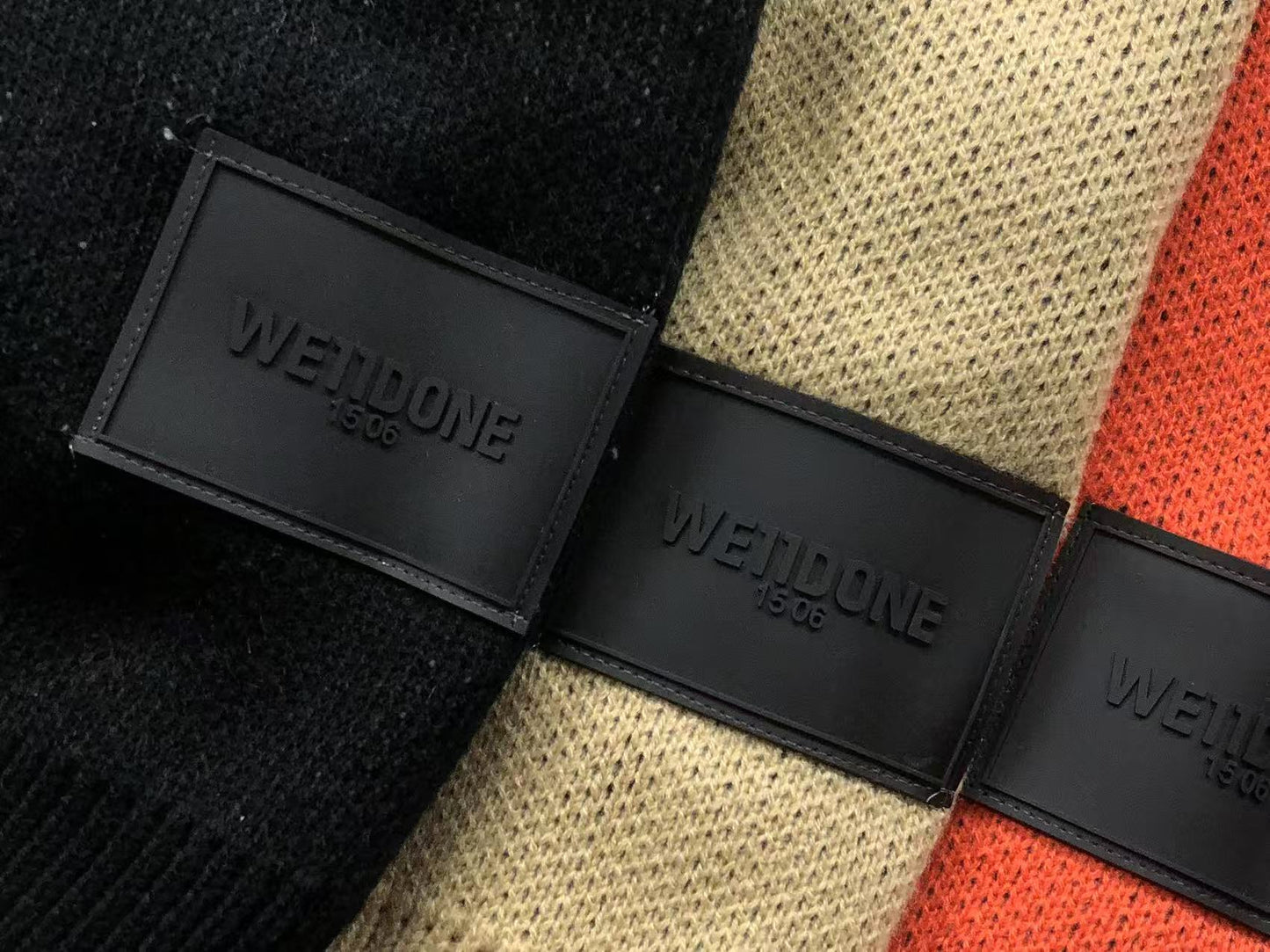 W - SWEATER