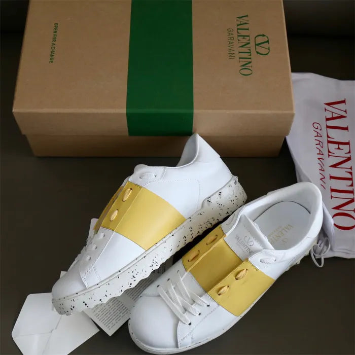 V - SNEAKERS