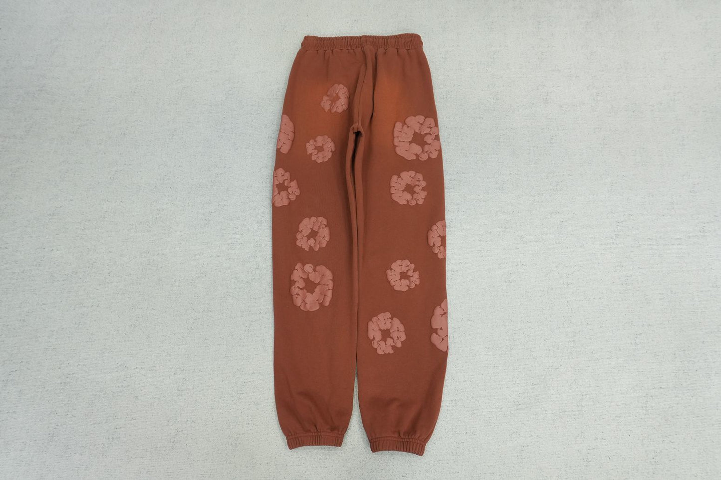 D - SWEATPANTS