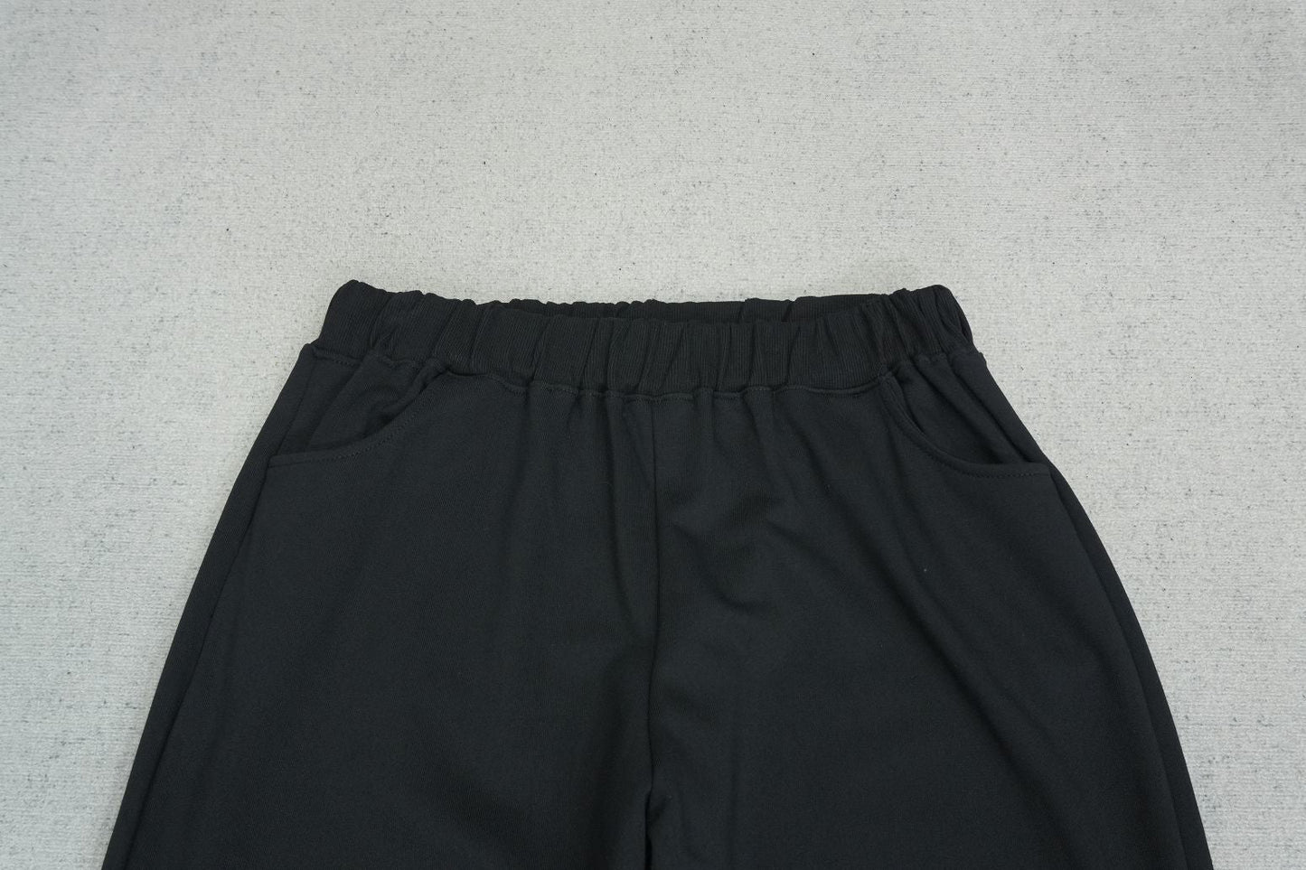 S - SWEATPANTS