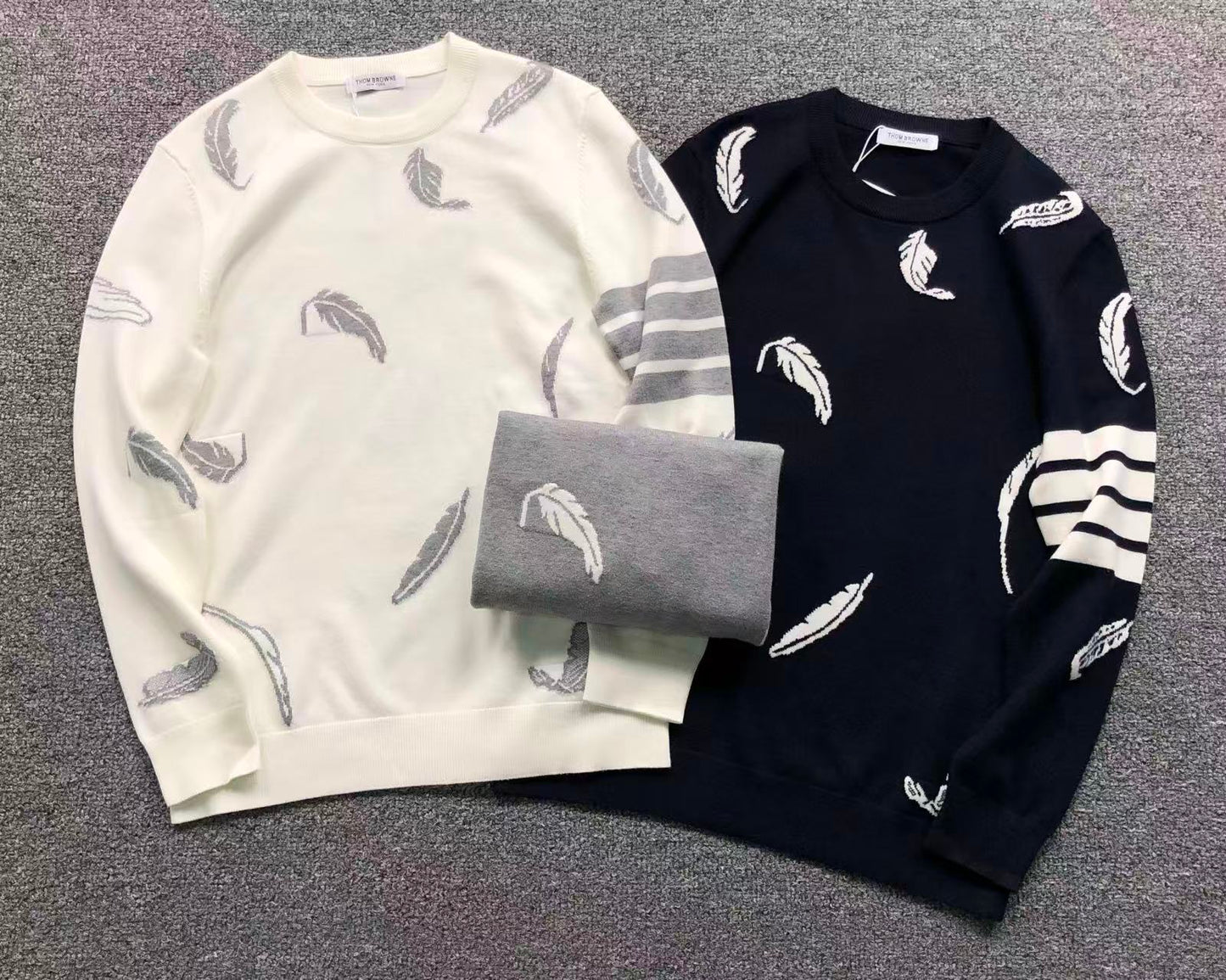 T - SWEATER