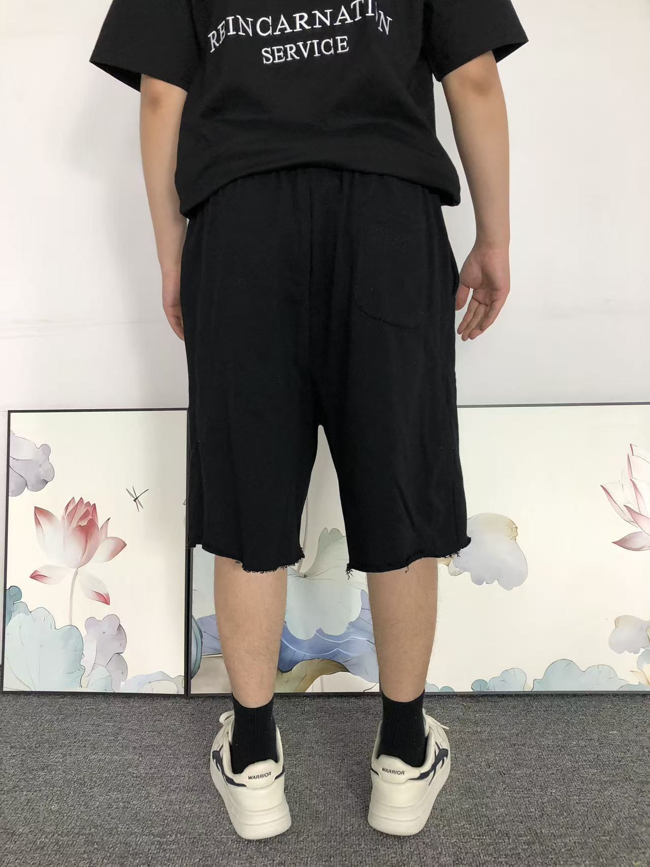 V - SHORTS