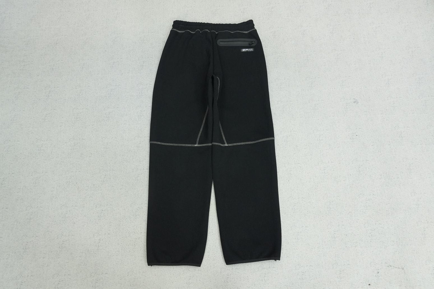 S - SWEATPANTS