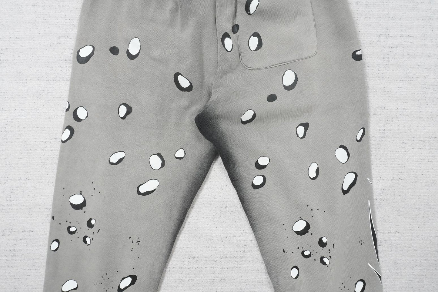 H - SWEATPANTS