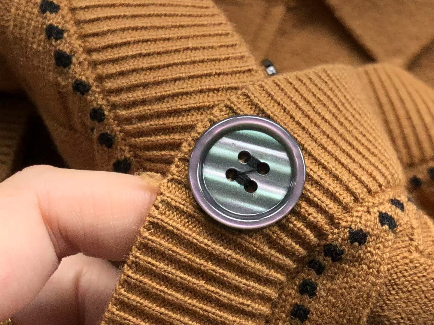 P - SWEATER