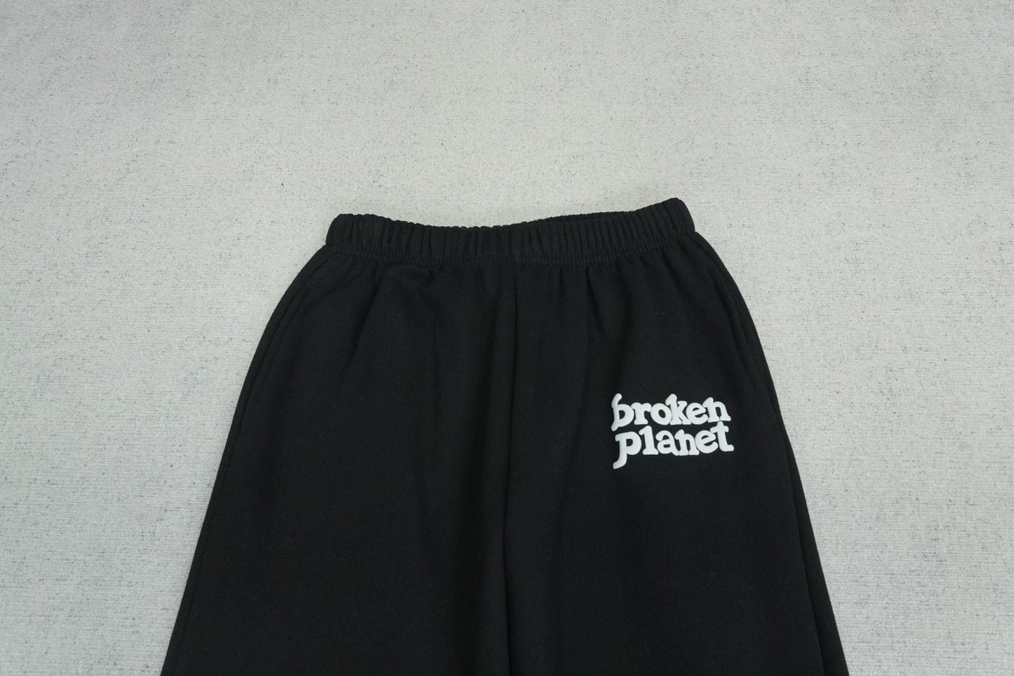 B - SWEATPANTS