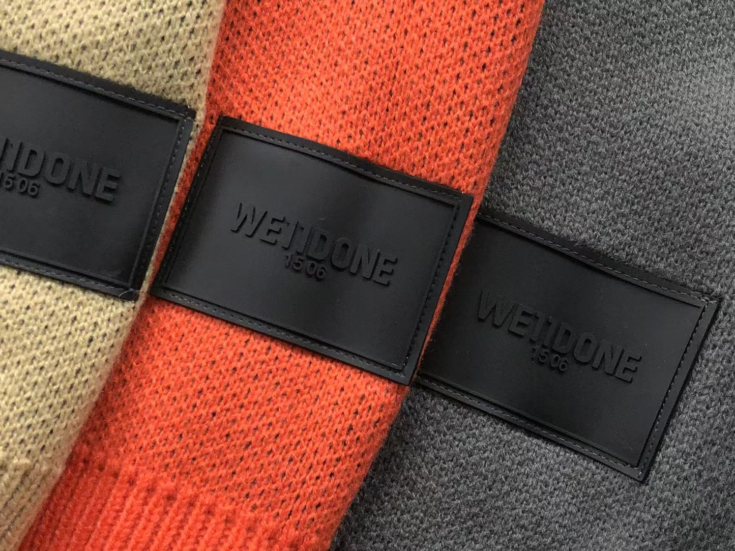 W - SWEATER