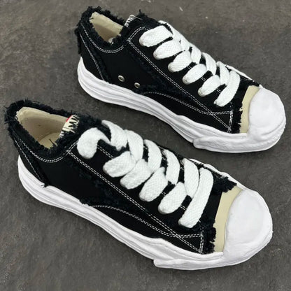 A - SNEAKERS