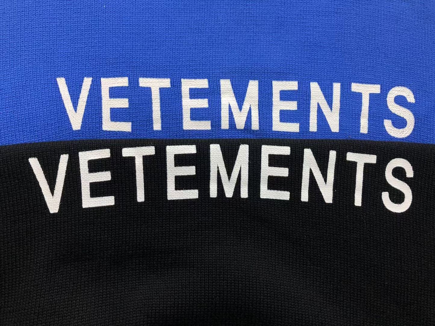 V - SWEATER