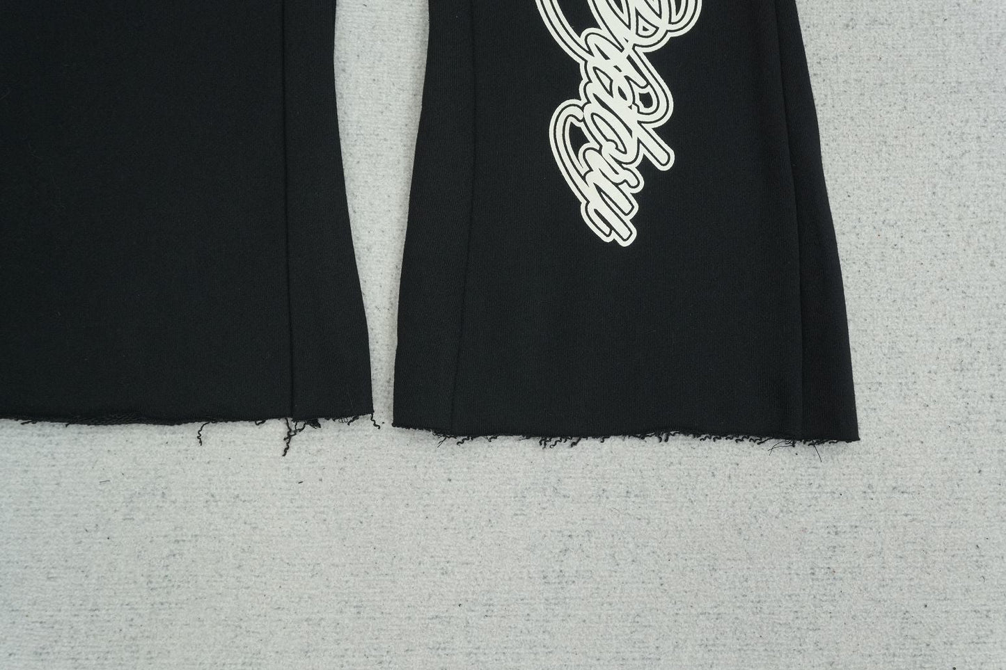 H - SWEATPANTS