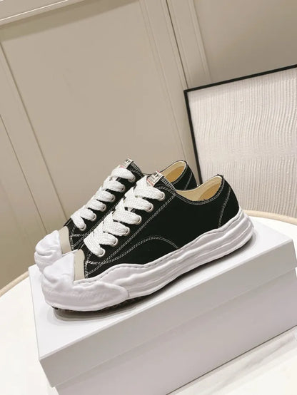 A - SNEAKERS