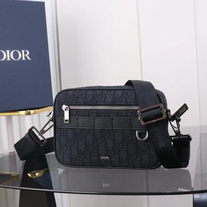 D - TASCHE