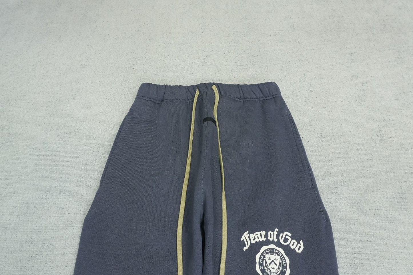 F - SWEATPANTS