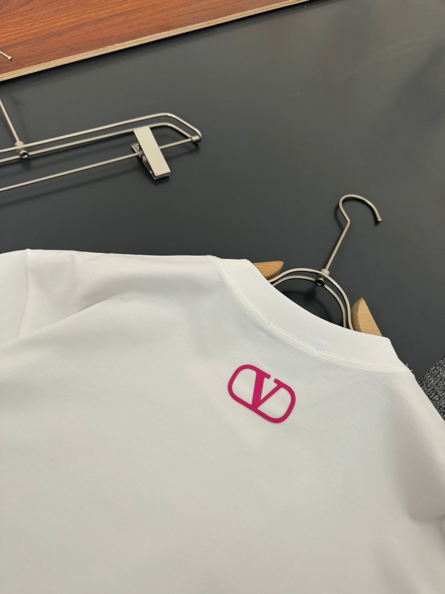 V - TSHIRT