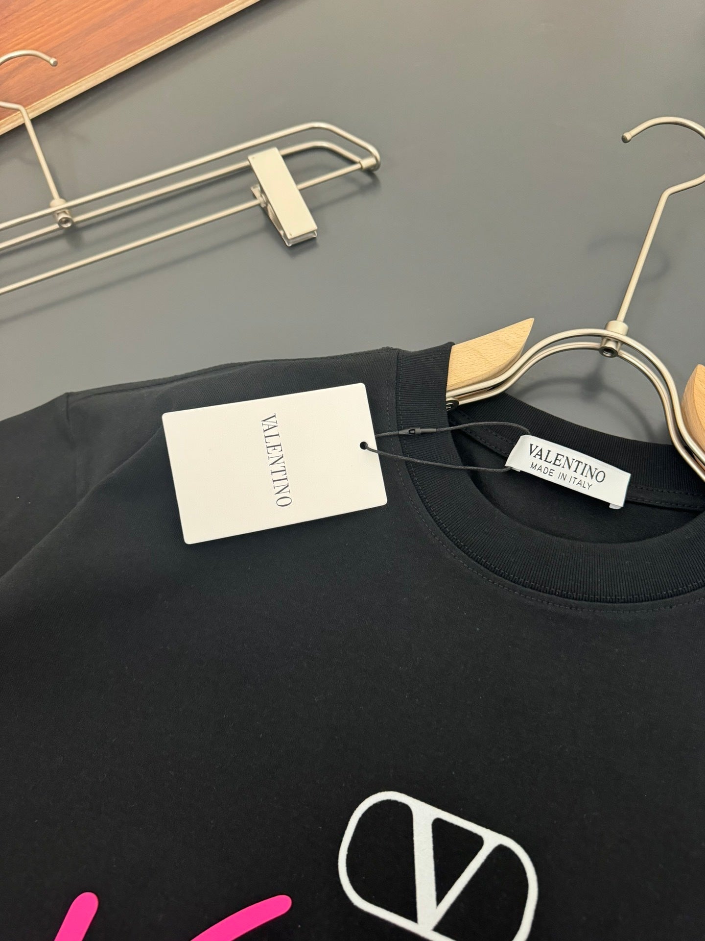 V - TSHIRT