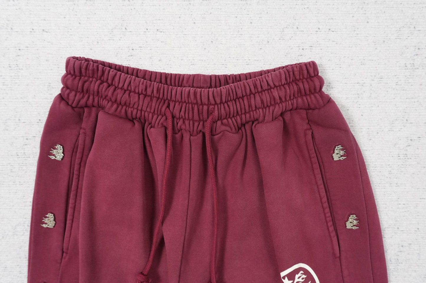 H - SWEATPANTS