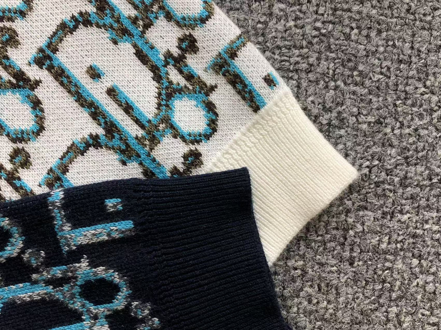 D - SWEATER