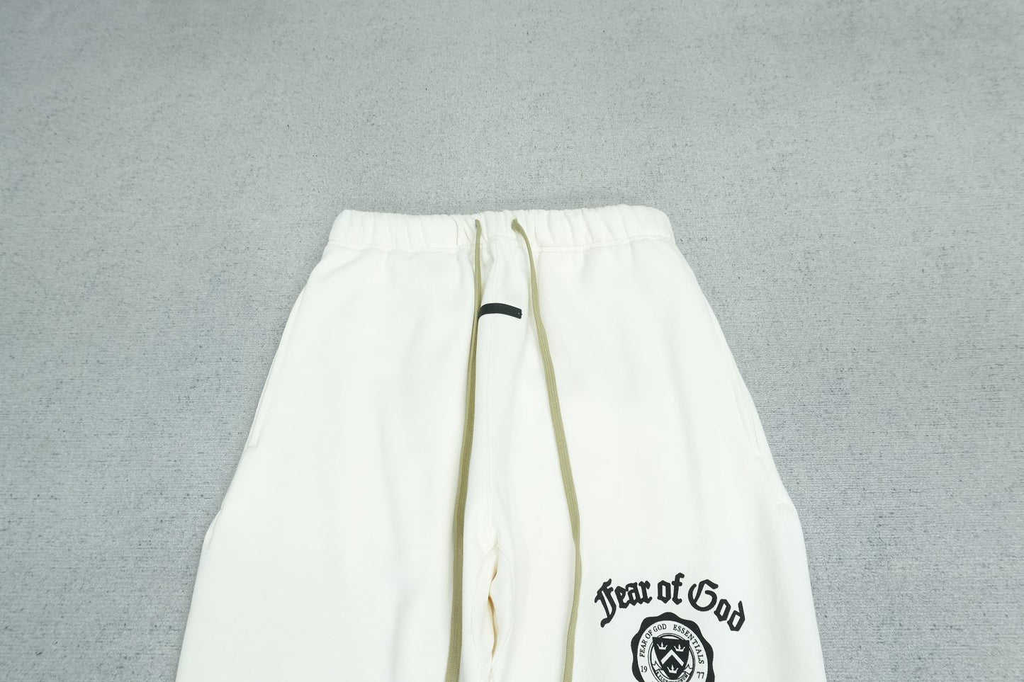 F - SWEATPANTS