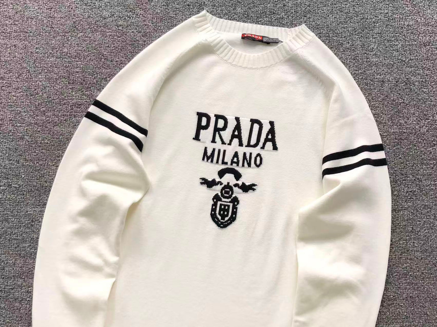P - SWEATER