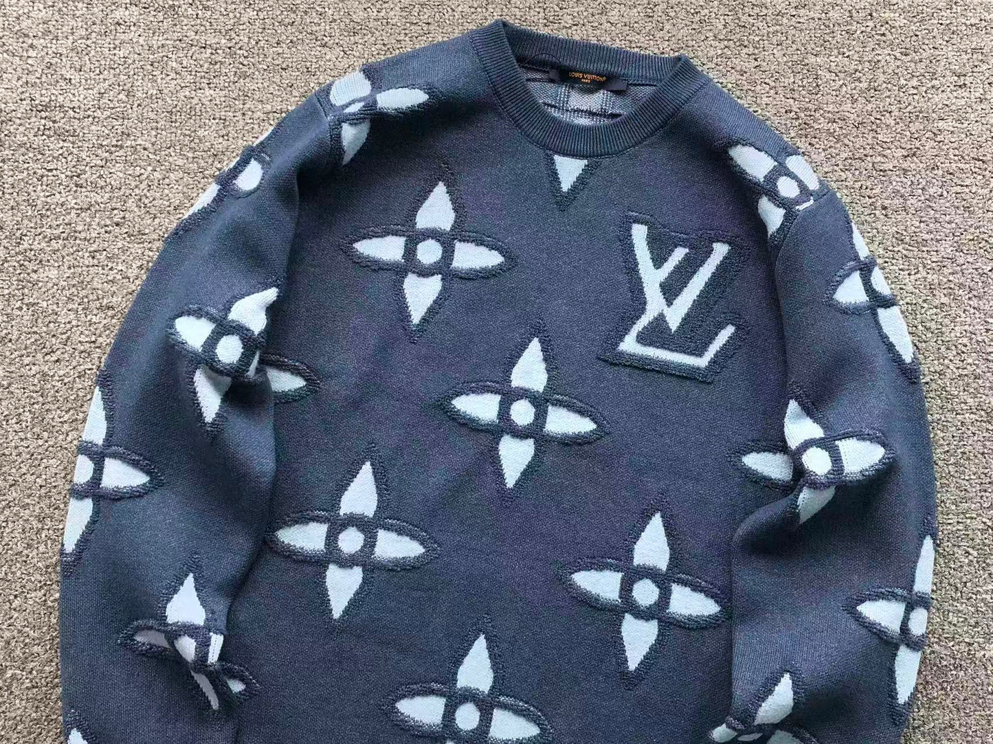 L - SWEATER
