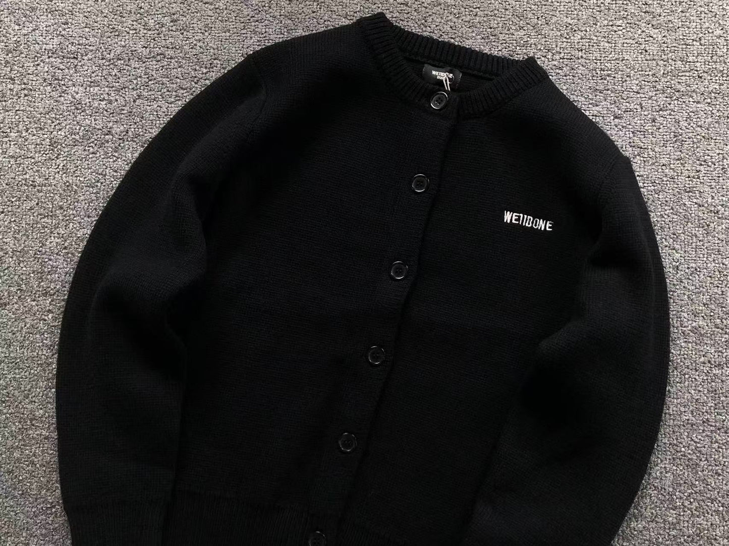 W - SWEATER