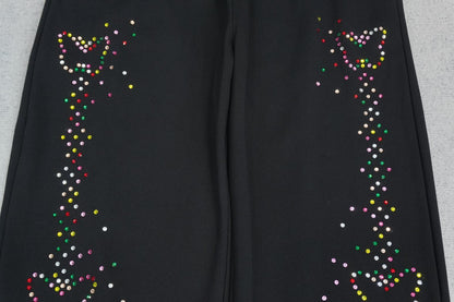 B - SWEATPANTS