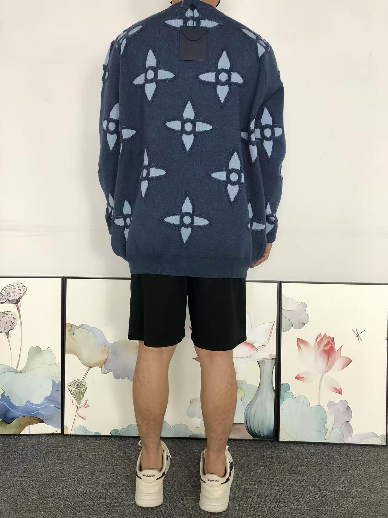L - SWEATER
