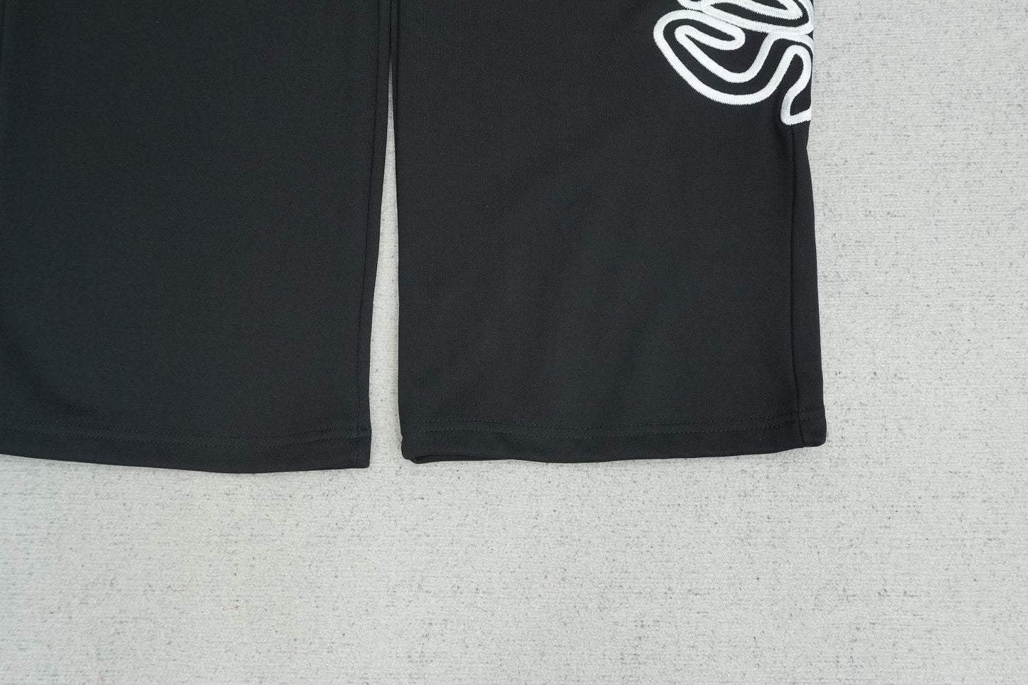 S - SWEATPANTS