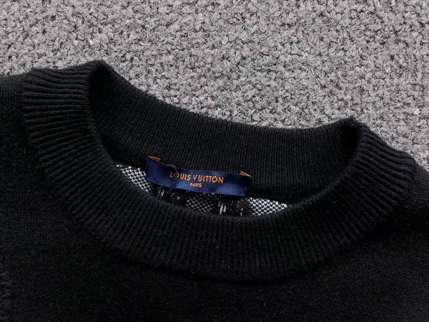 L - SWEATER