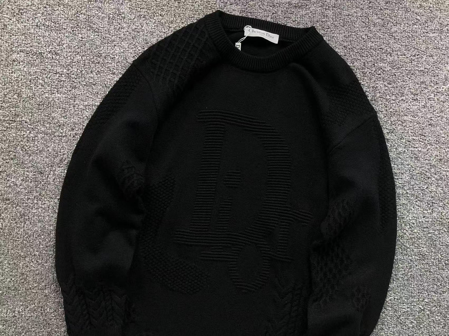 D - SWEATER