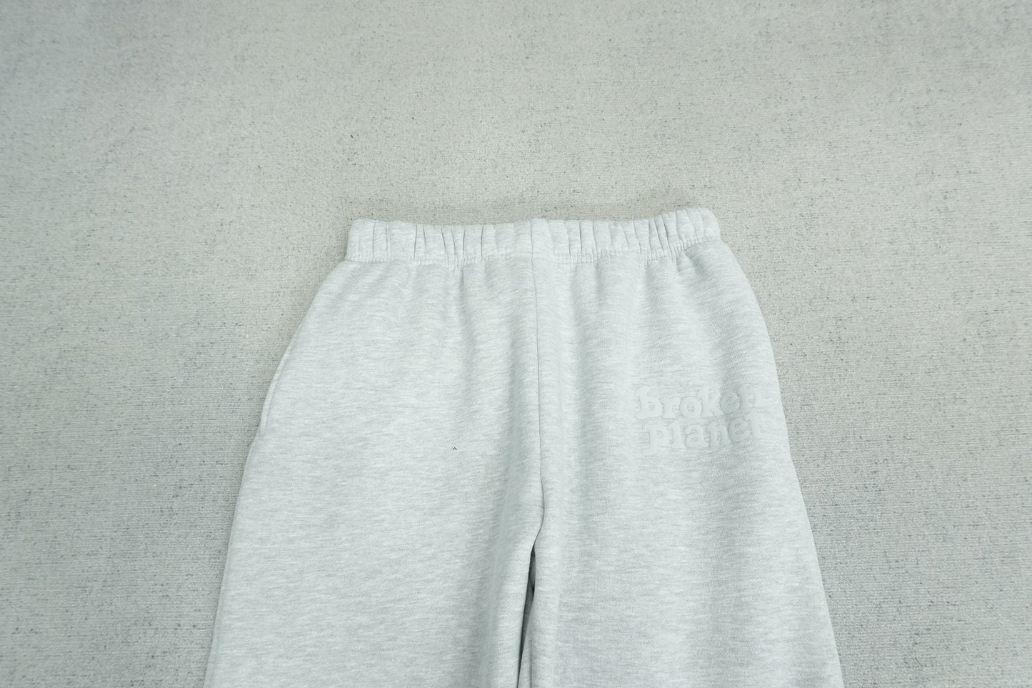 B - SWEATPANTS