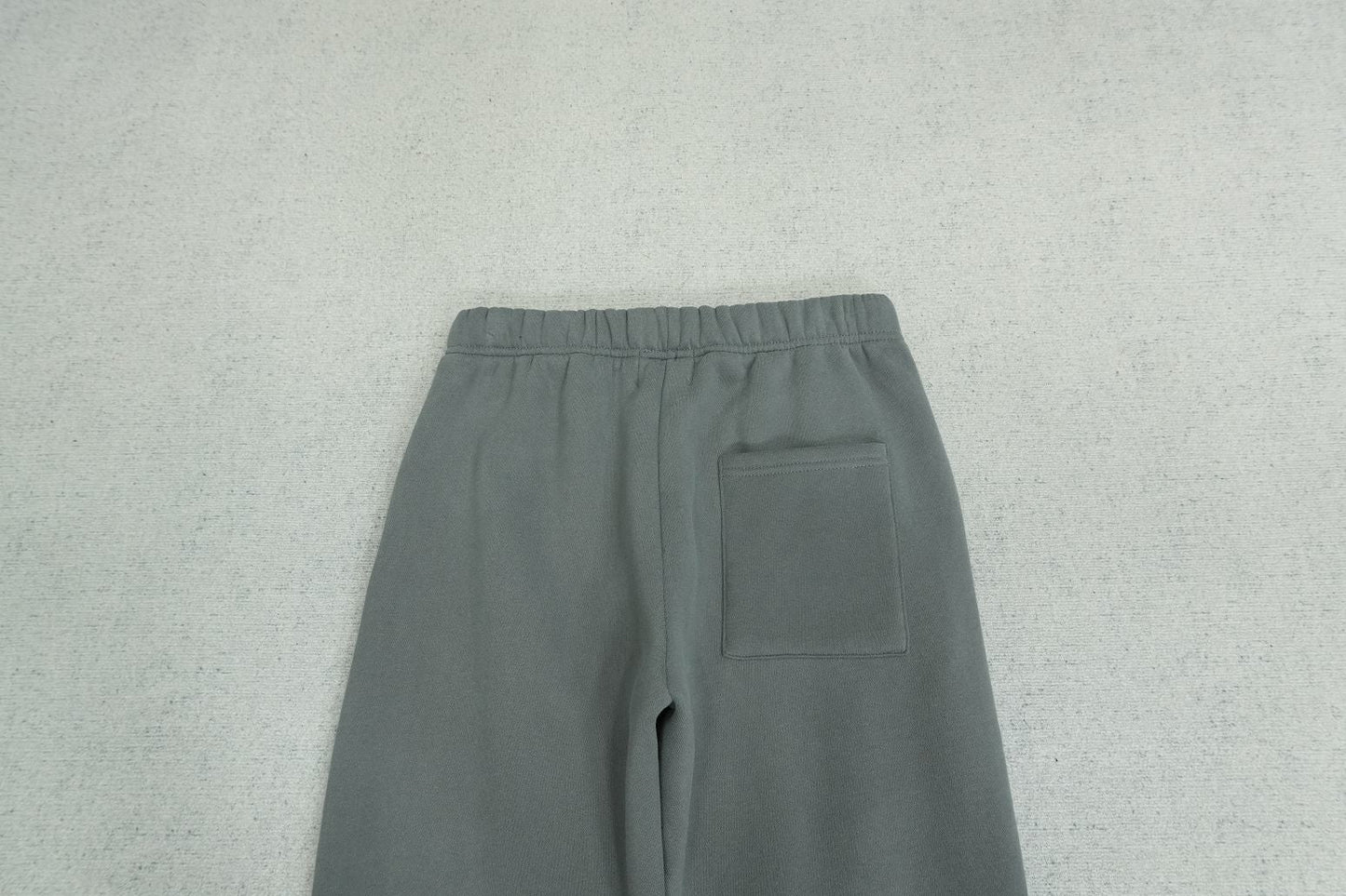 B - SWEATPANTS